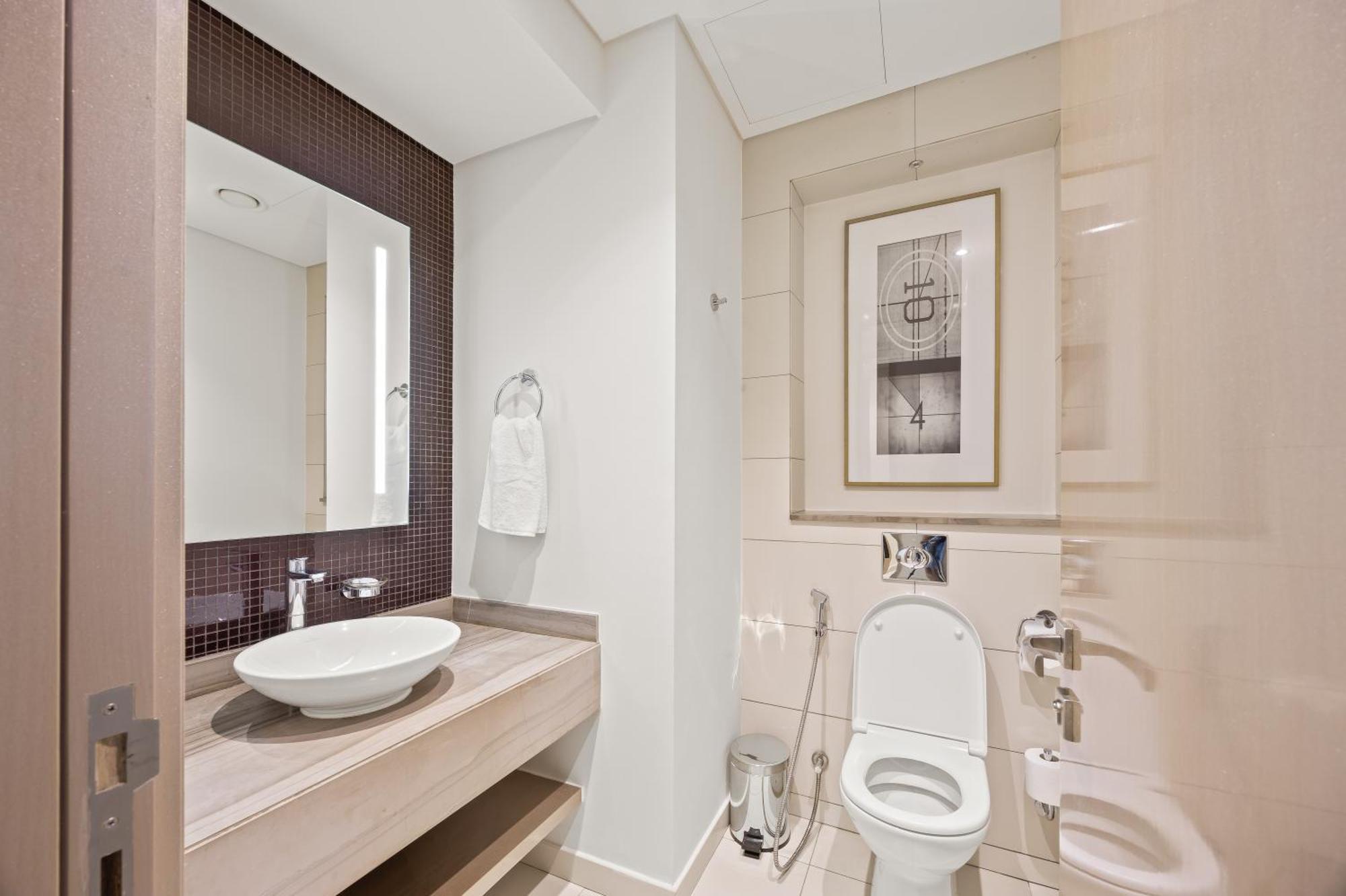 Luxury Burj Khalifa View Apartment *